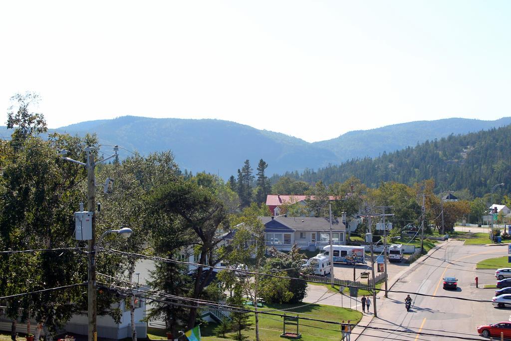 Hôtel Motel Le Beluga Tadoussac Extérieur photo